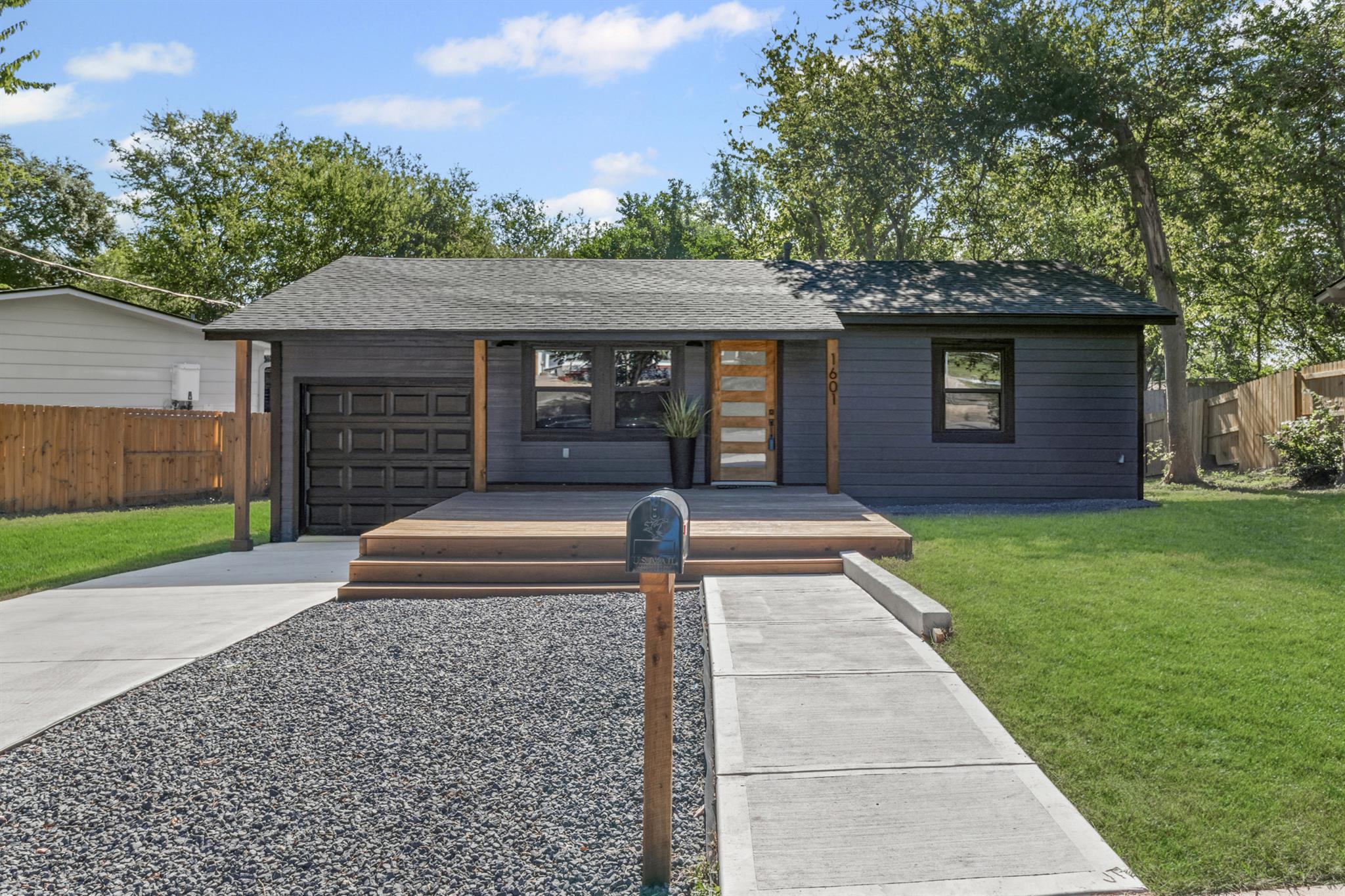 1601 N Redondo Dr, Austin, TX 78721