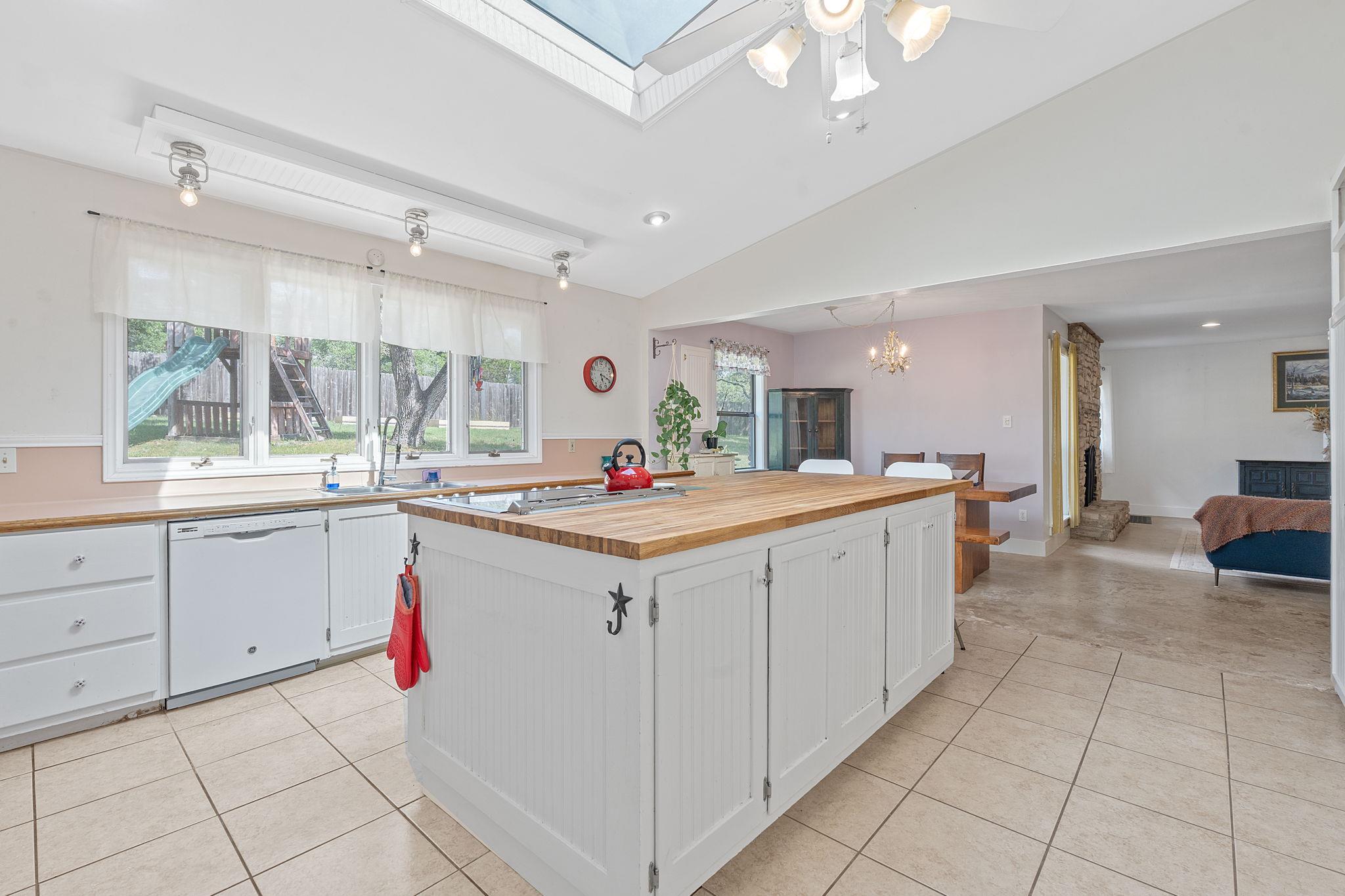 8705 S View Rd, Austin, TX 78737