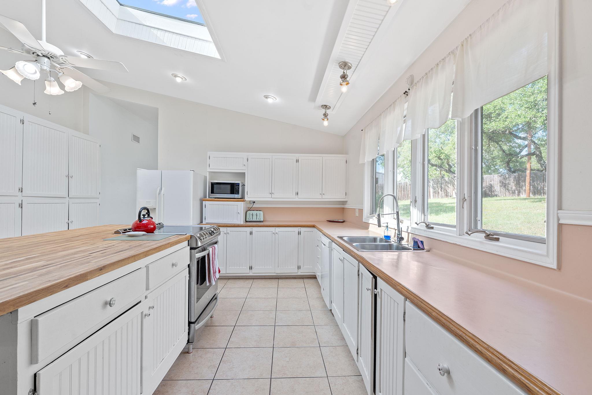 8705 S View Rd, Austin, TX 78737