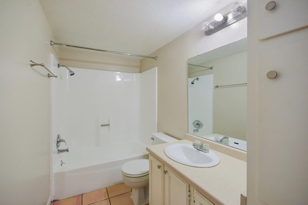 1000 W 26th St # 102, Austin, TX 78705