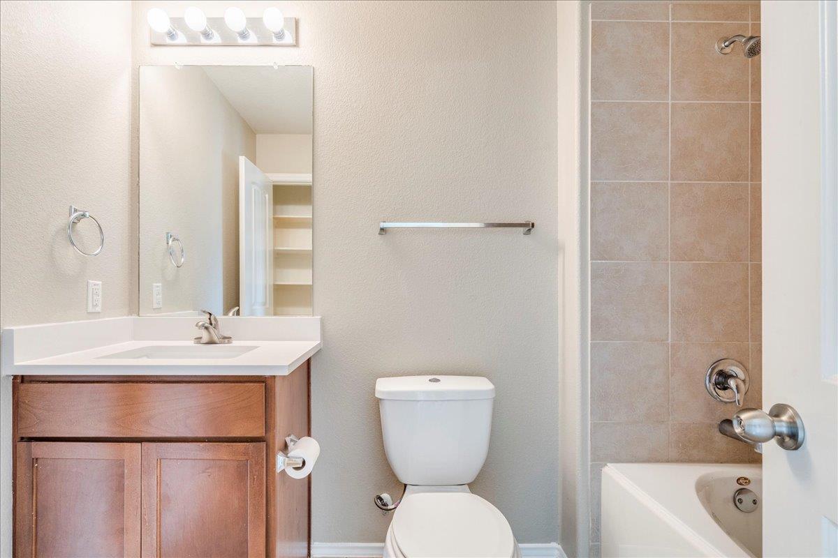 185 Housefinch Loop, Leander, TX 78641