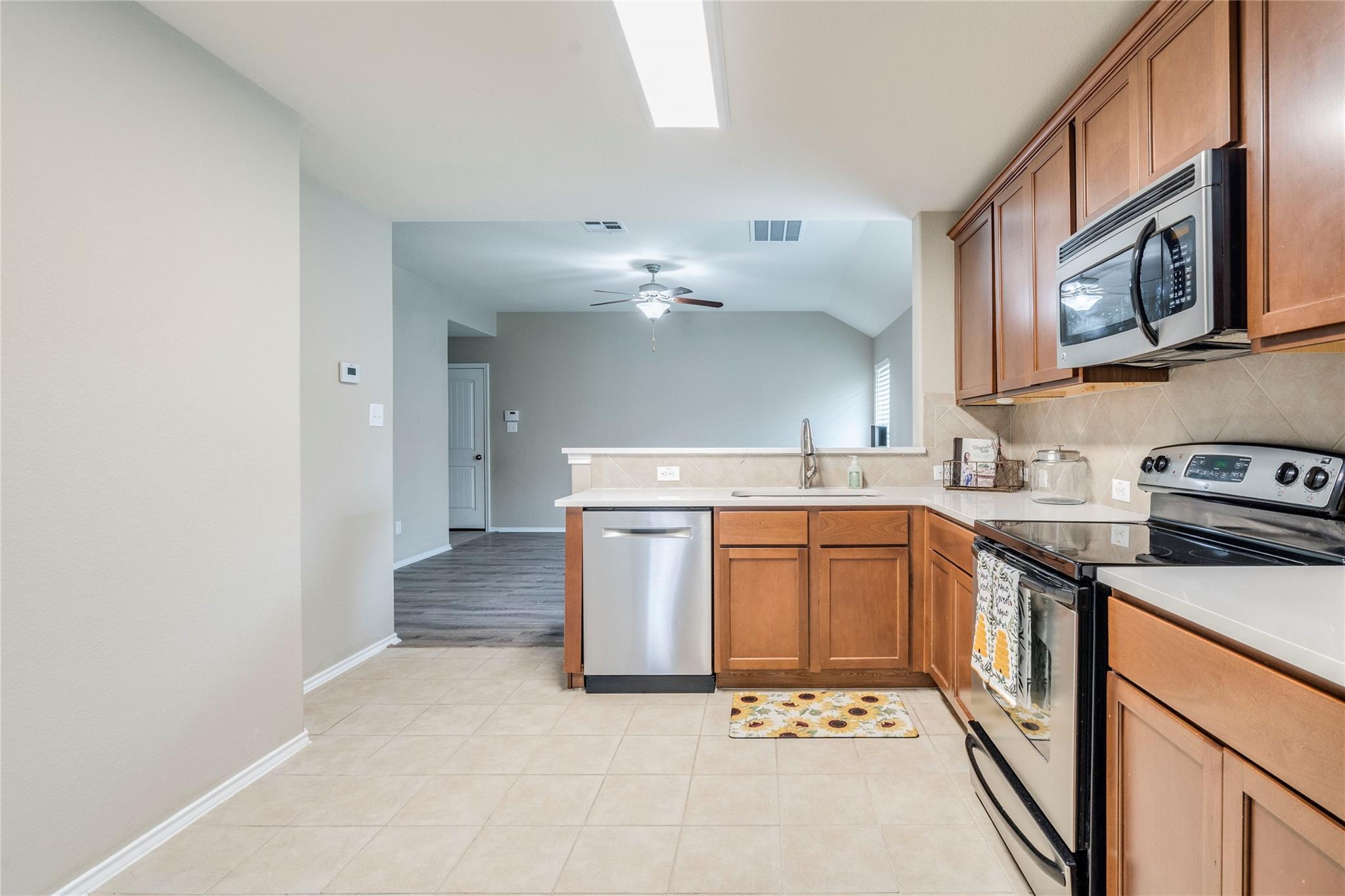 185 Housefinch Loop, Leander, TX 78641