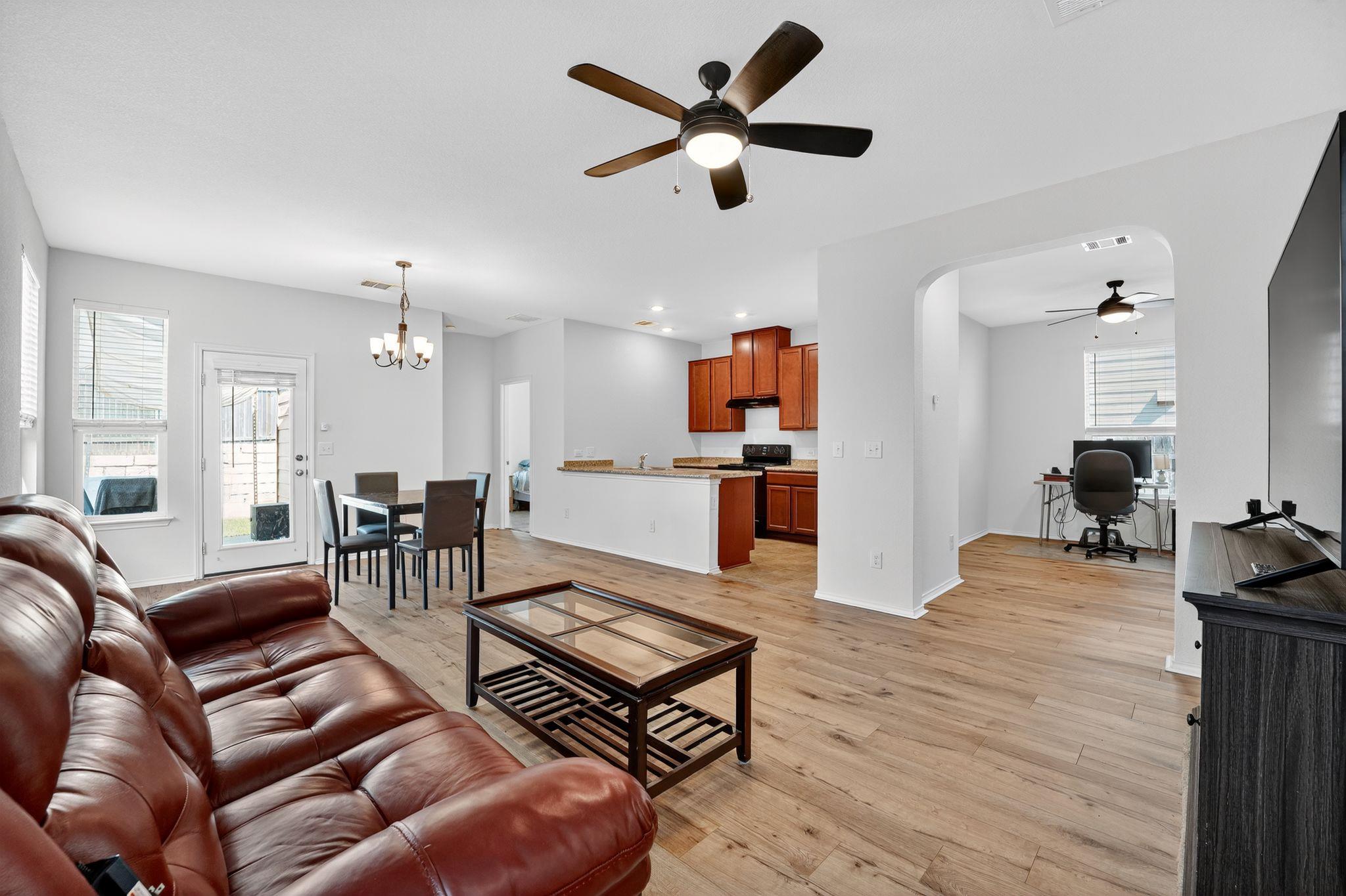 6308 Albany Sleigh Dr, Del Valle, TX 78617