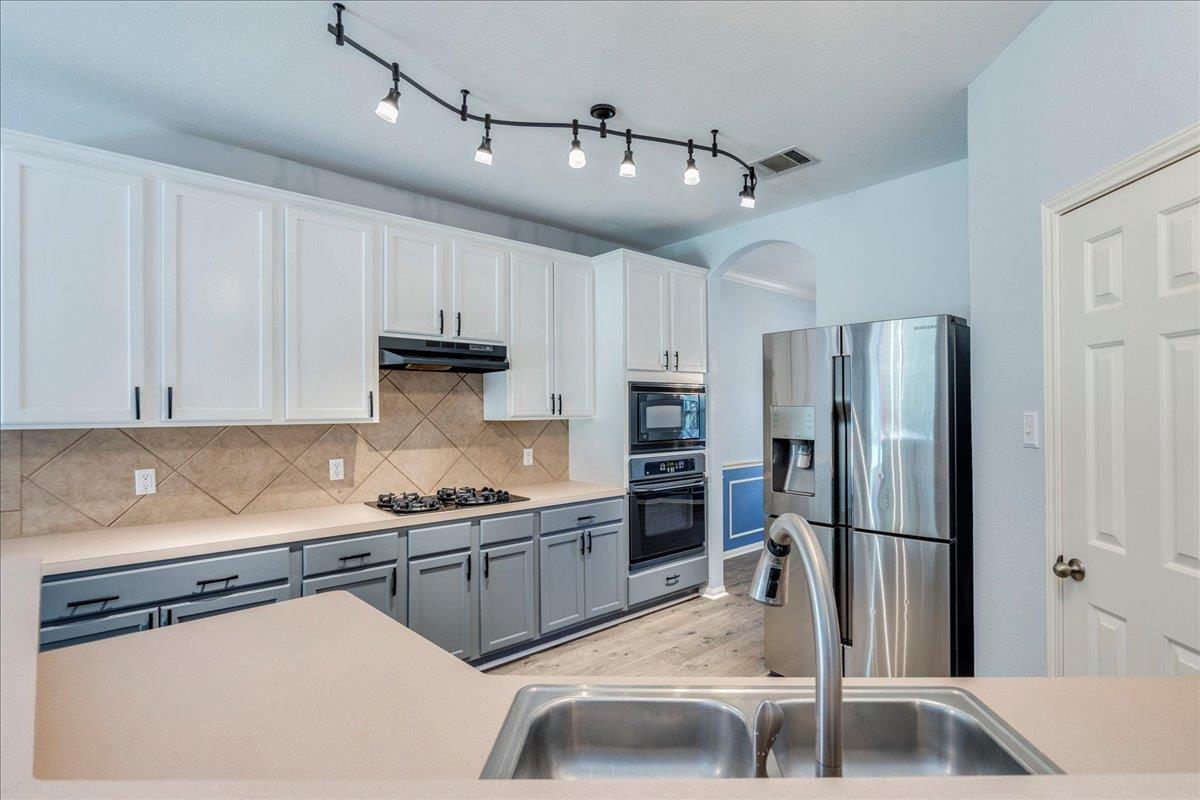 405 Olmos Dr, Leander, TX 78641