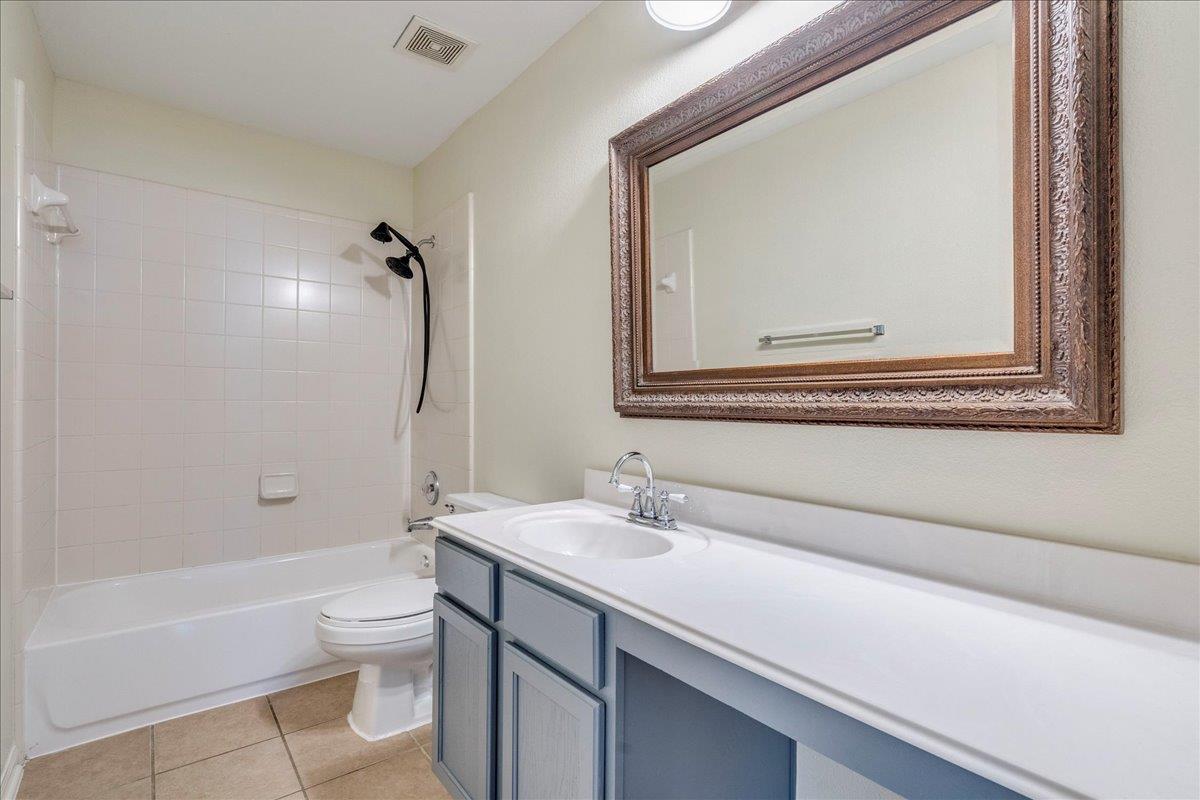 405 Olmos Dr, Leander, TX 78641