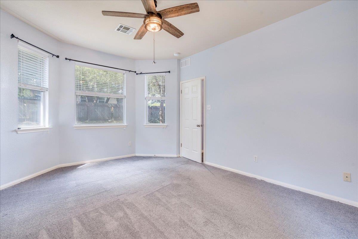 405 Olmos Dr, Leander, TX 78641