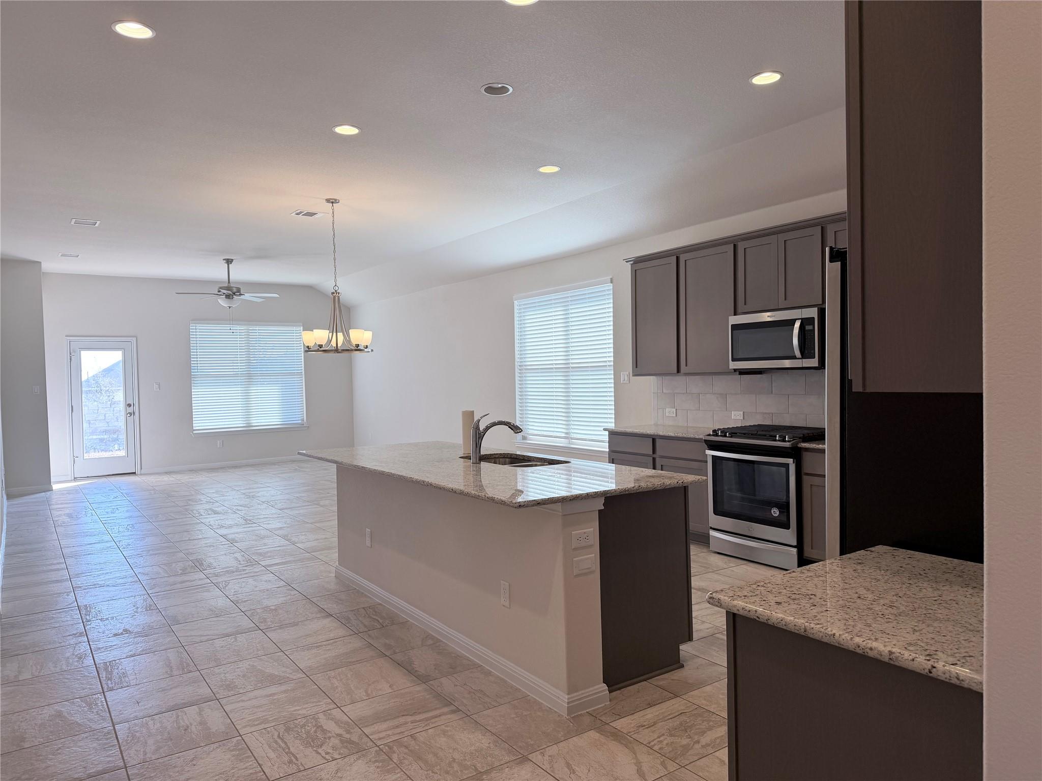 605 Elm Green St, Hutto, TX 78634