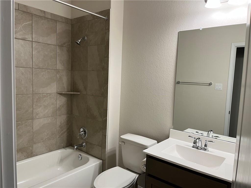 605 Elm Green St, Hutto, TX 78634