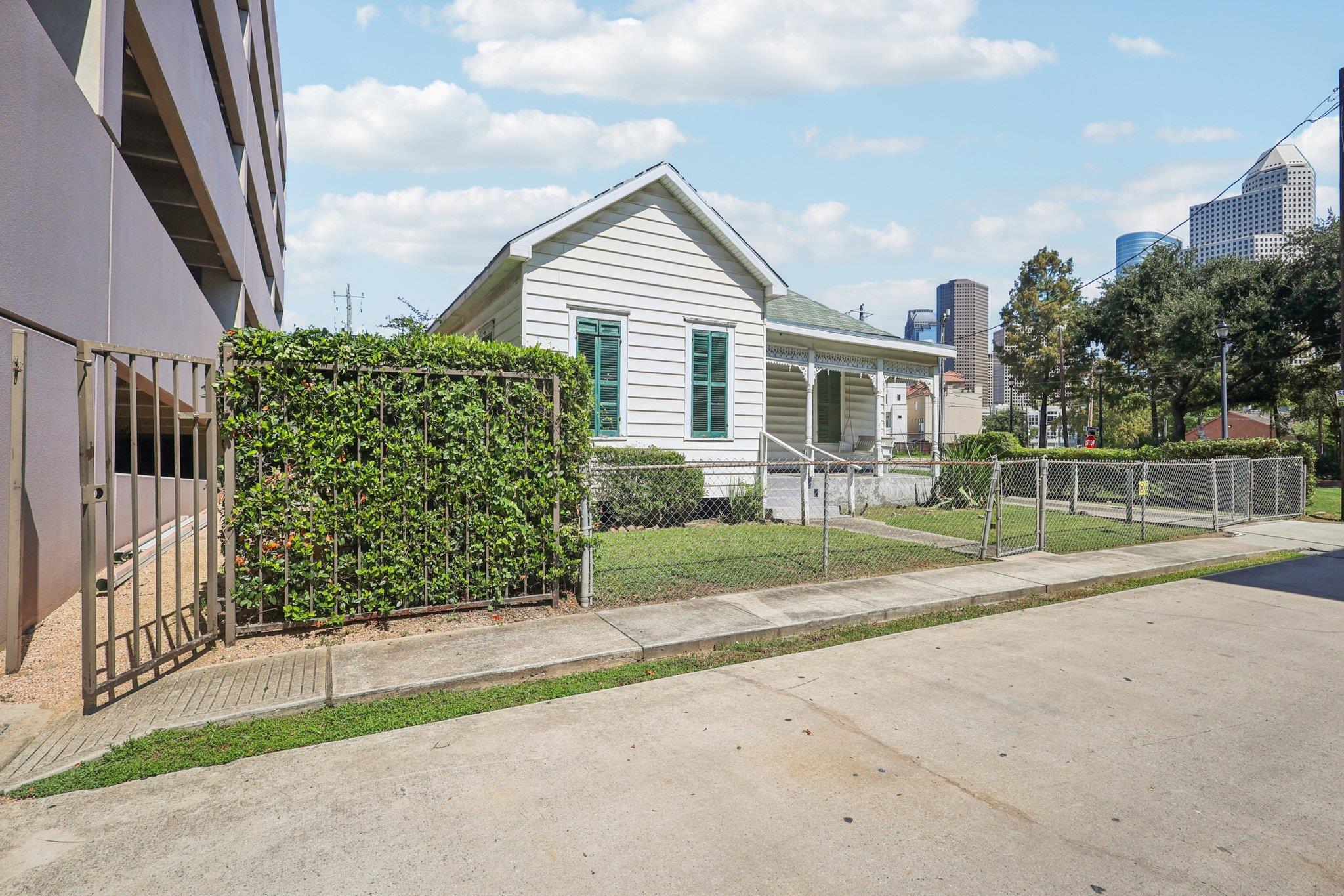 1106 Oneil St, Houston, TX 77019