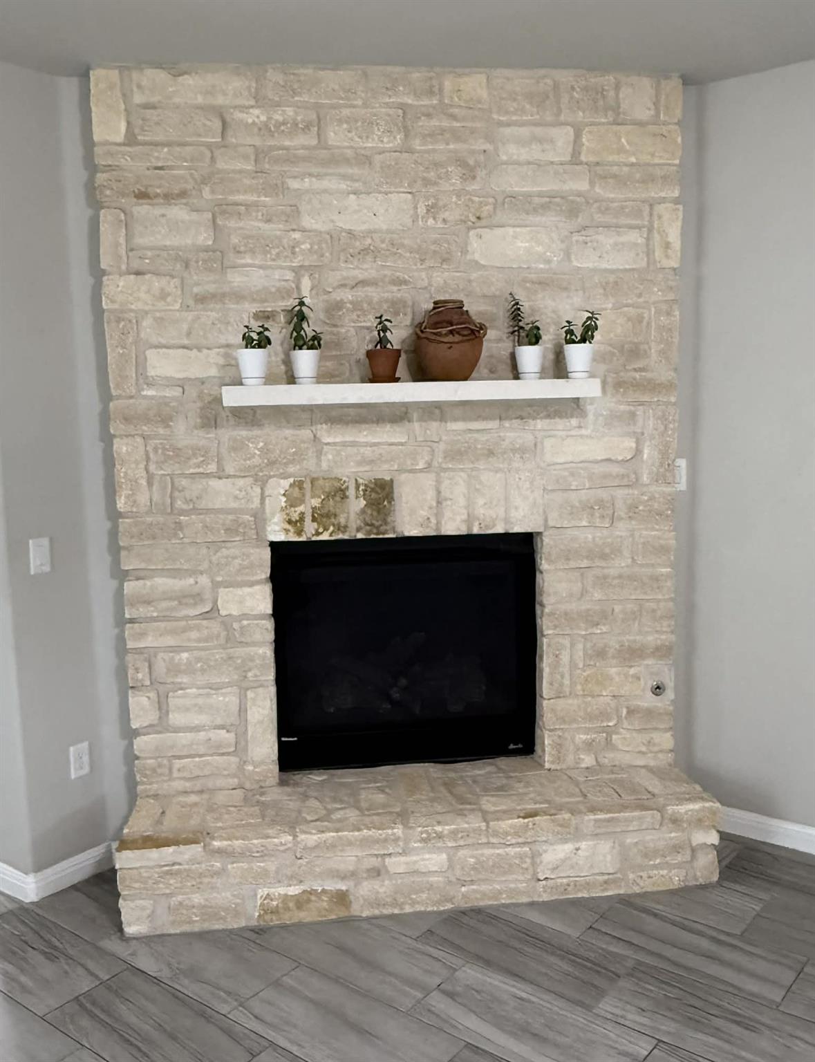 827 Savannah Cv, Elgin, TX 78621