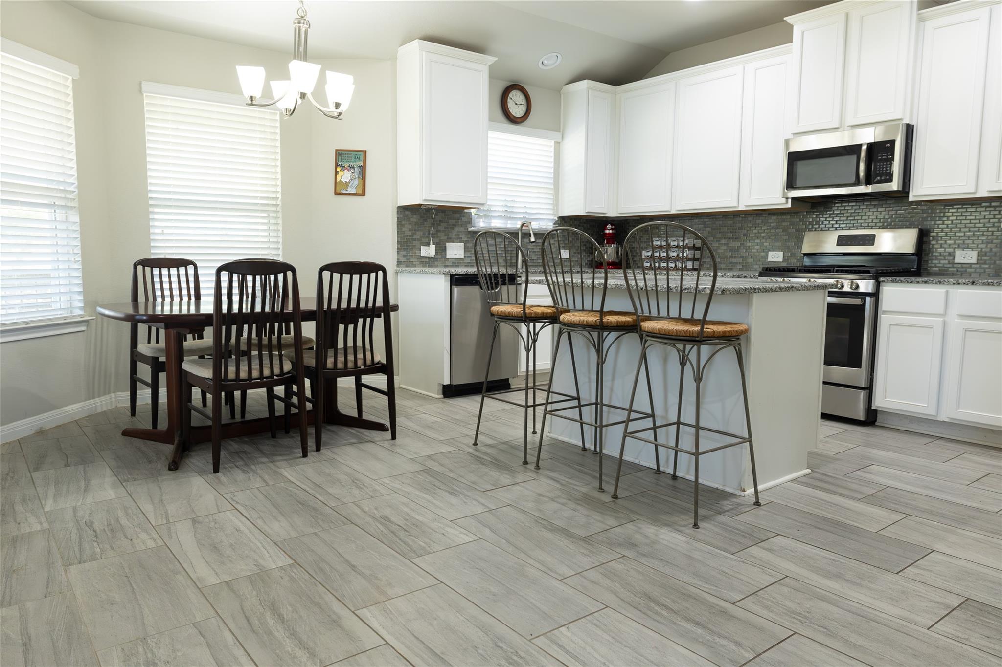 827 Savannah Cv, Elgin, TX 78621