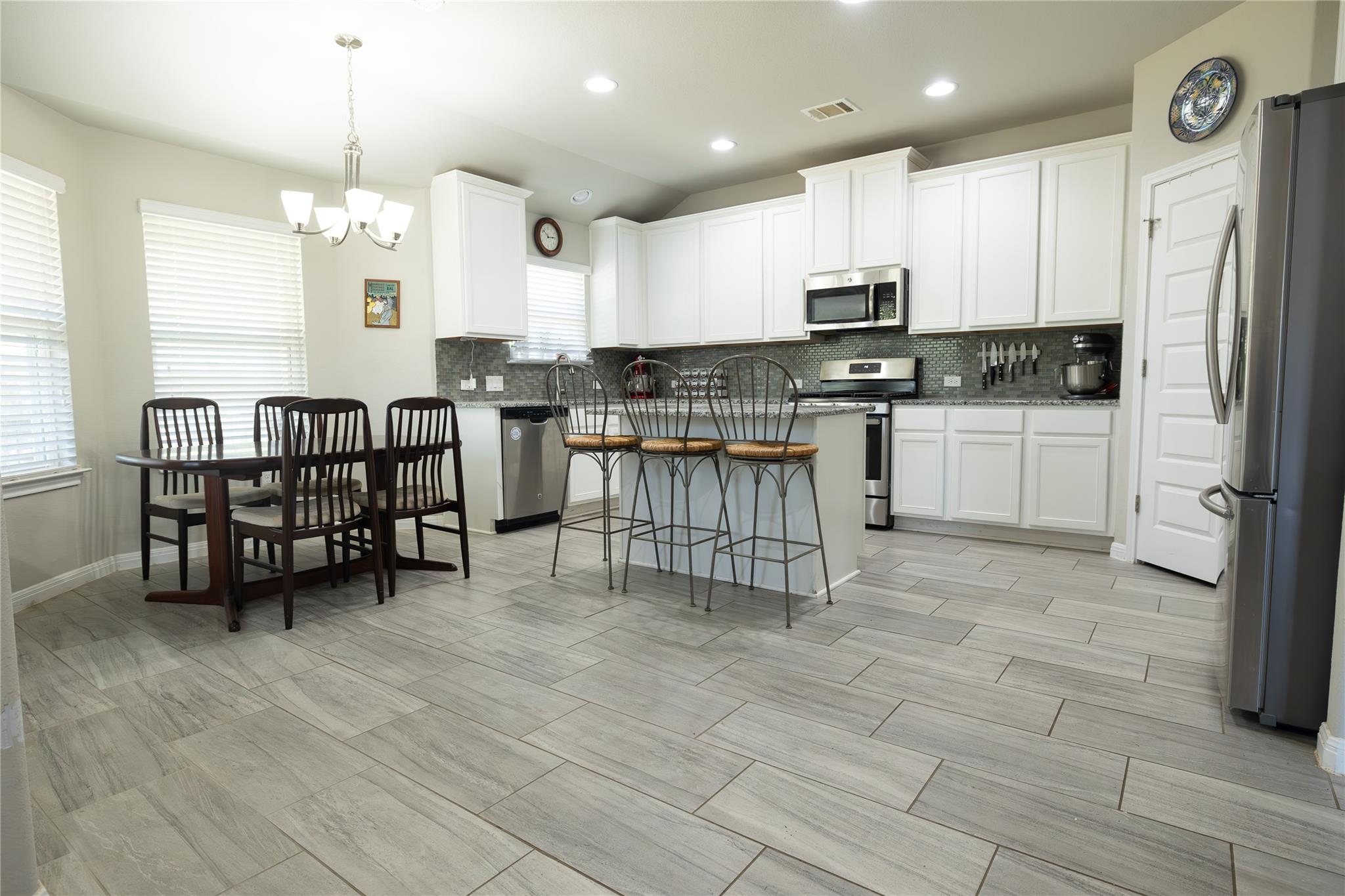 827 Savannah Cv, Elgin, TX 78621