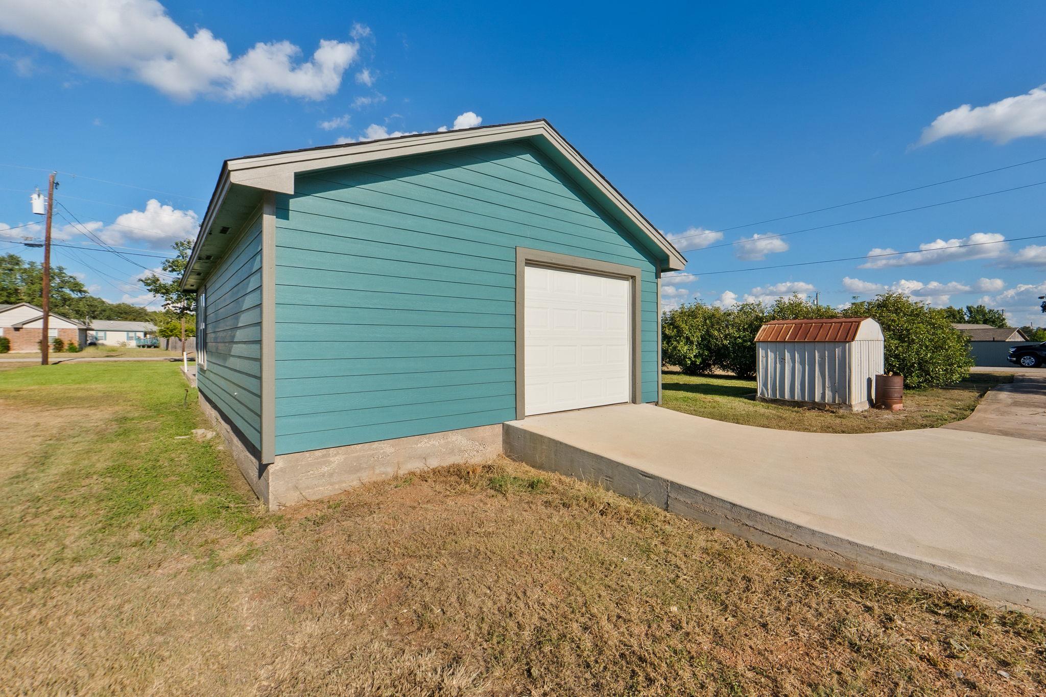 710 Fallen Oak Dr, Bertram, TX 78605