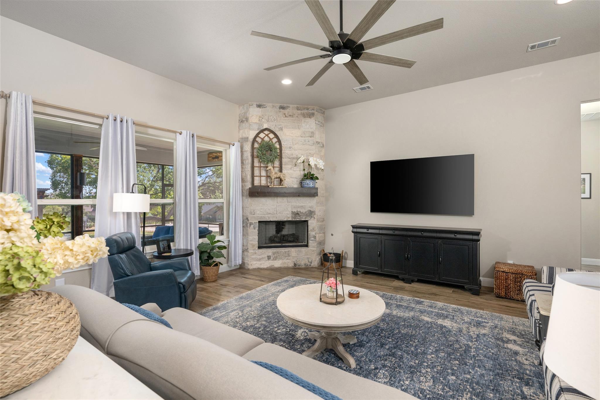 105 Stag Leap Ct, Liberty Hill, TX 78642