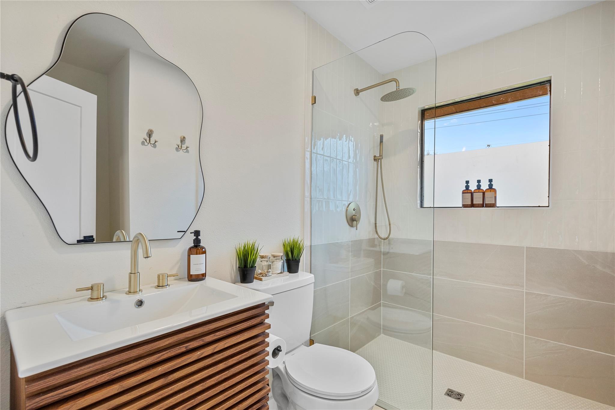 1111 Ebert Ave, Austin, TX 78721