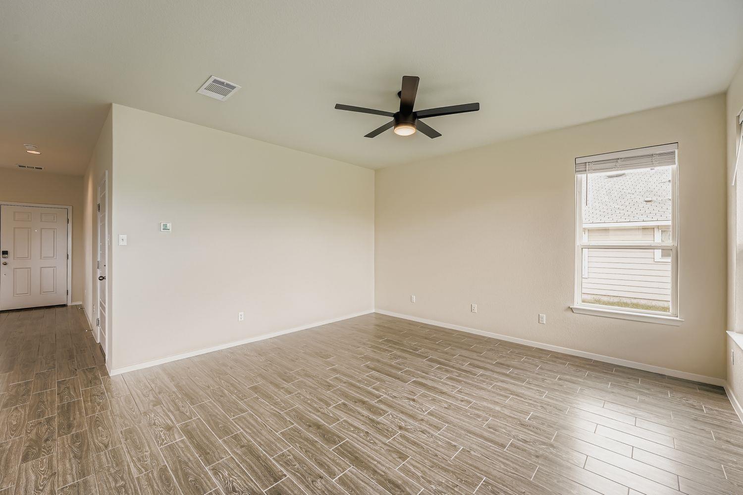 318 Schuylerville Dr, Elgin, TX 78621