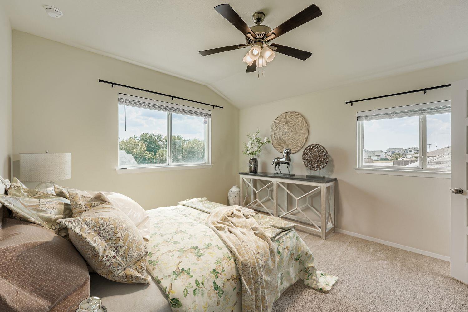 318 Schuylerville Dr, Elgin, TX 78621