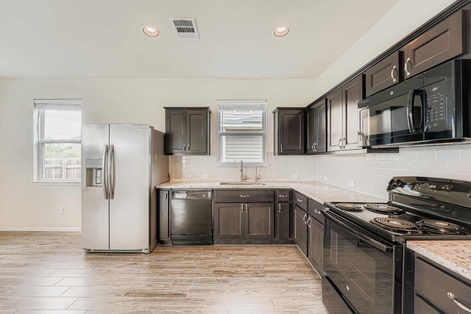 318 Schuylerville Dr, Elgin, TX 78621