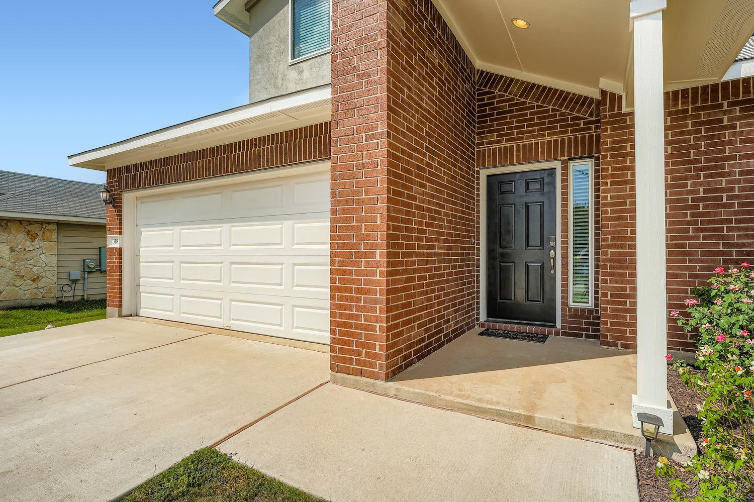 318 Schuylerville Dr, Elgin, TX 78621