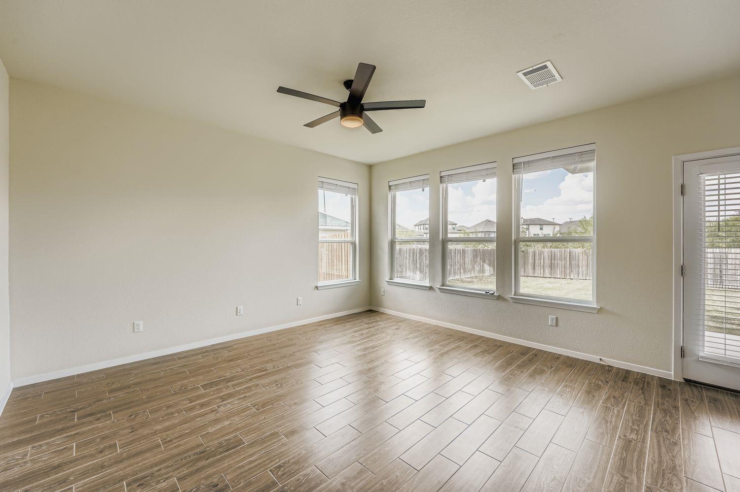 318 Schuylerville Dr, Elgin, TX 78621