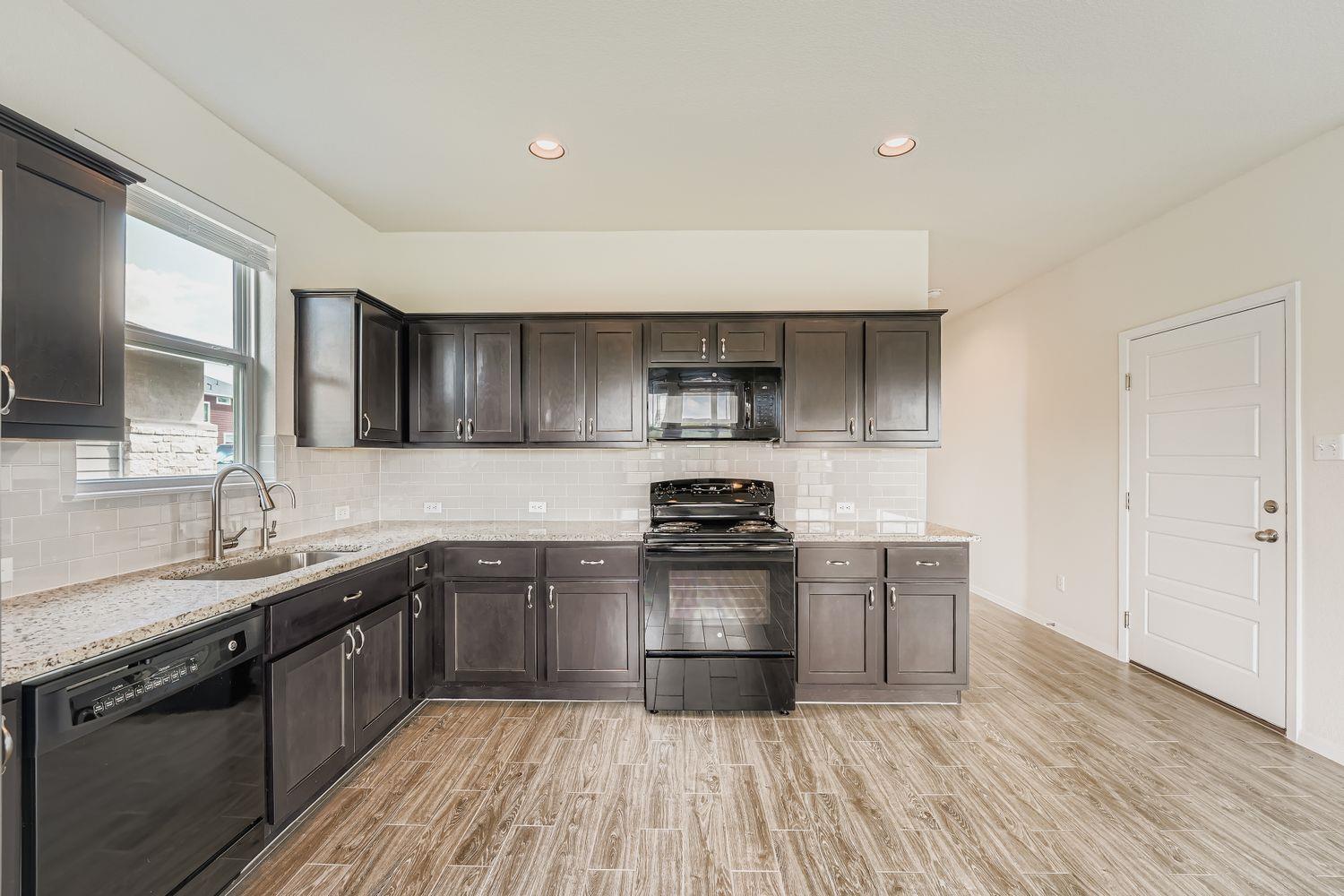 318 Schuylerville Dr, Elgin, TX 78621