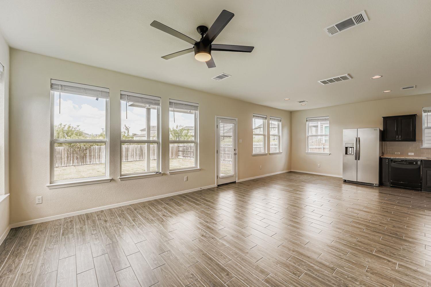 318 Schuylerville Dr, Elgin, TX 78621