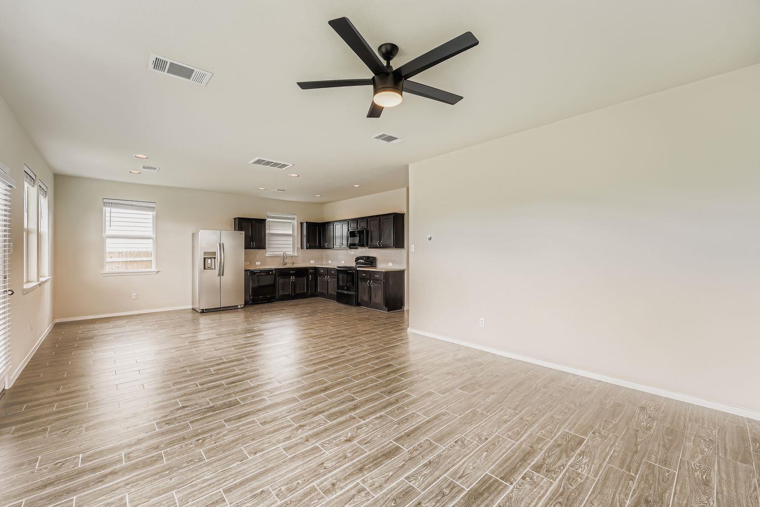 318 Schuylerville Dr, Elgin, TX 78621