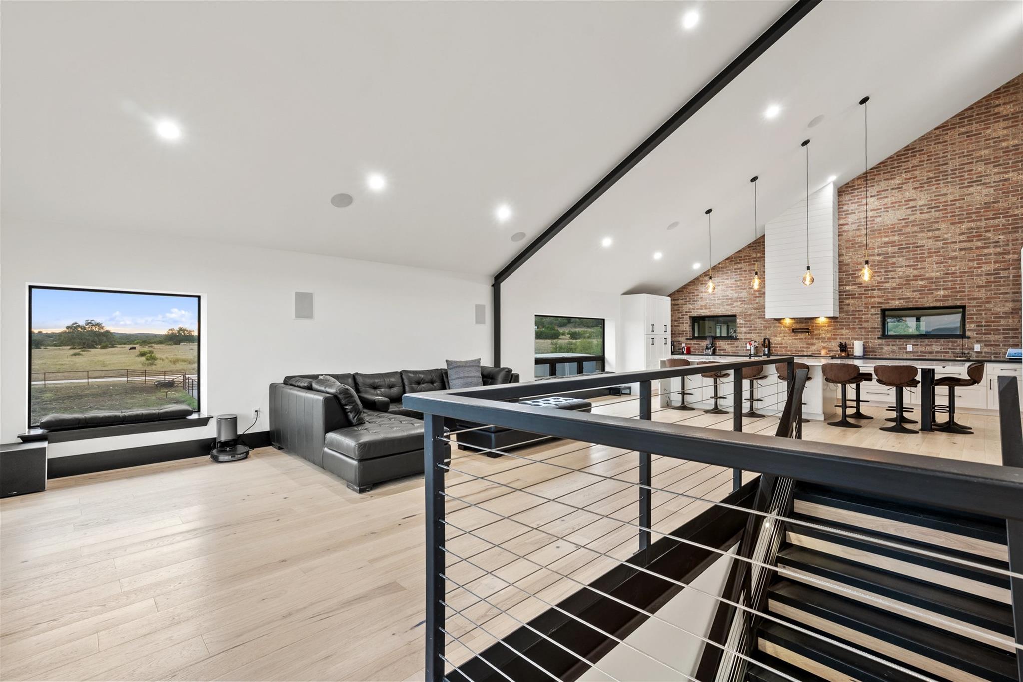 561 Broken Bit Trl, Dripping Springs, TX 78620