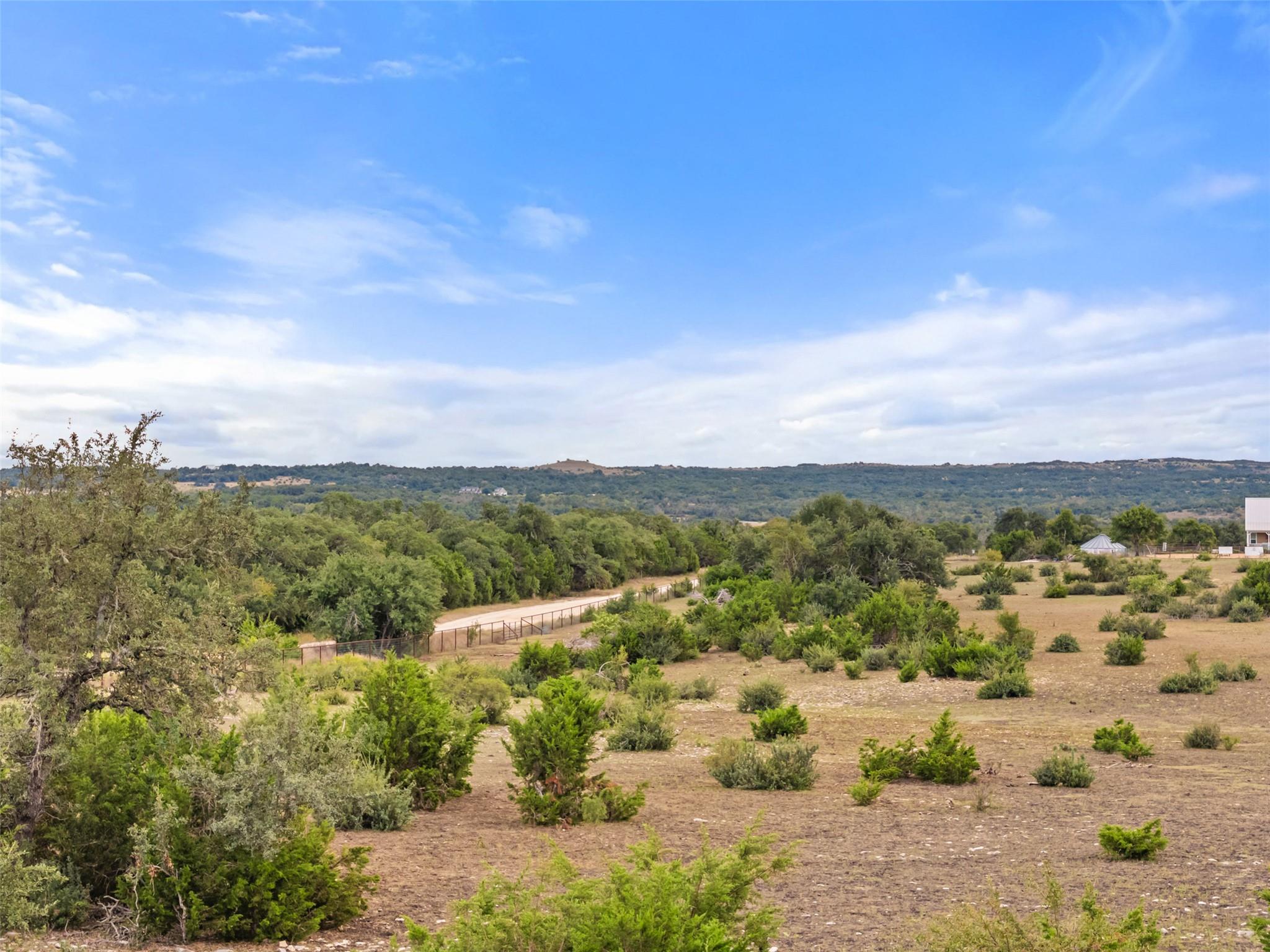 561 Broken Bit Trl, Dripping Springs, TX 78620