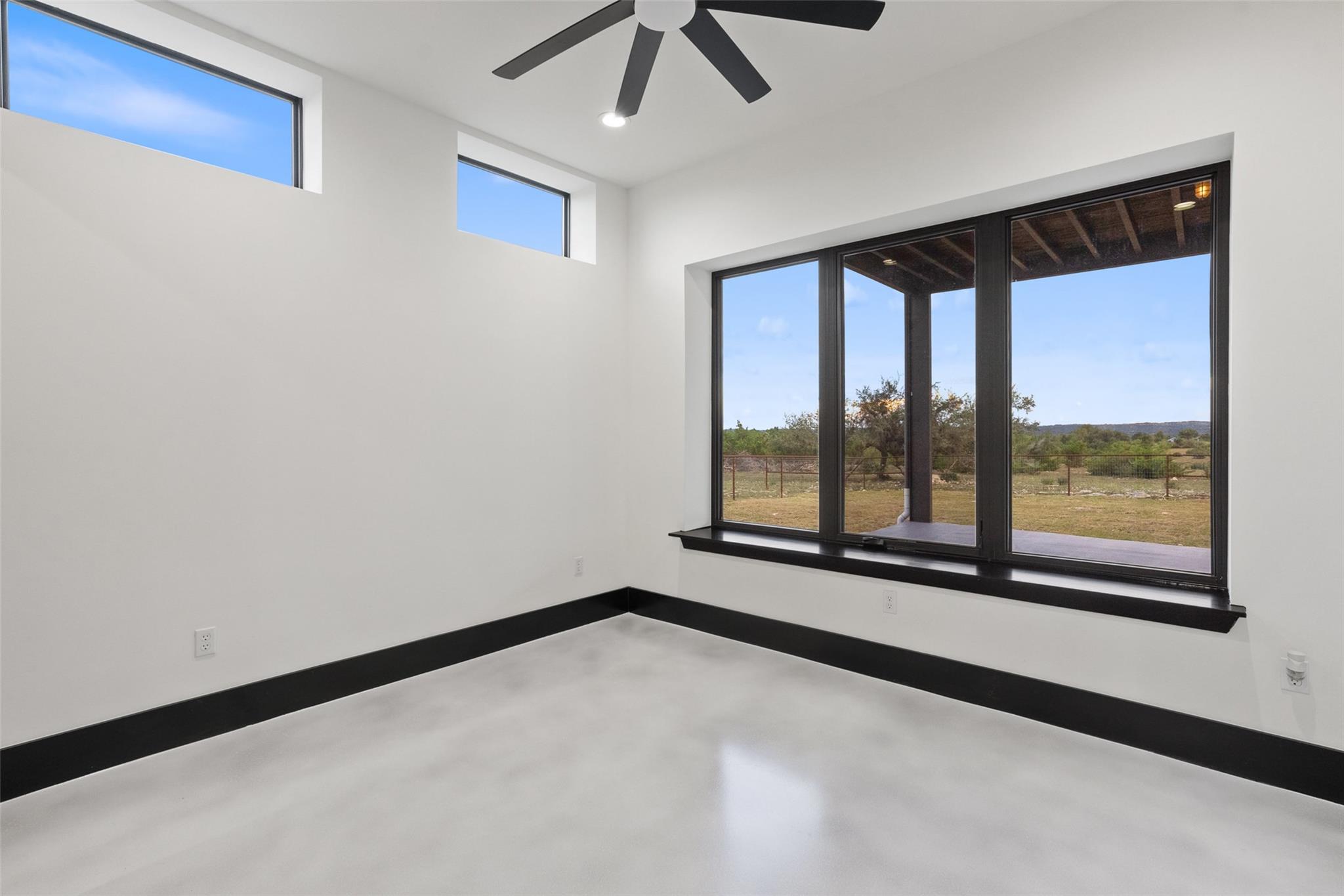 561 Broken Bit Trl, Dripping Springs, TX 78620