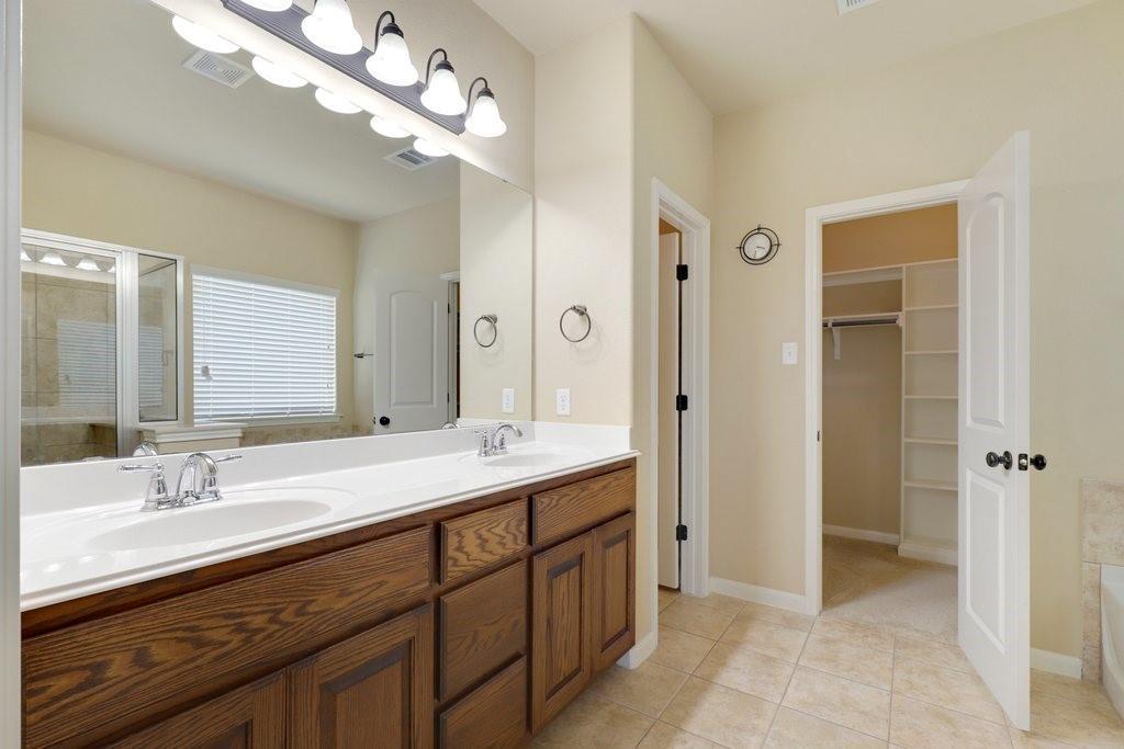 119 Colthorpe Ln, Hutto, TX 78634