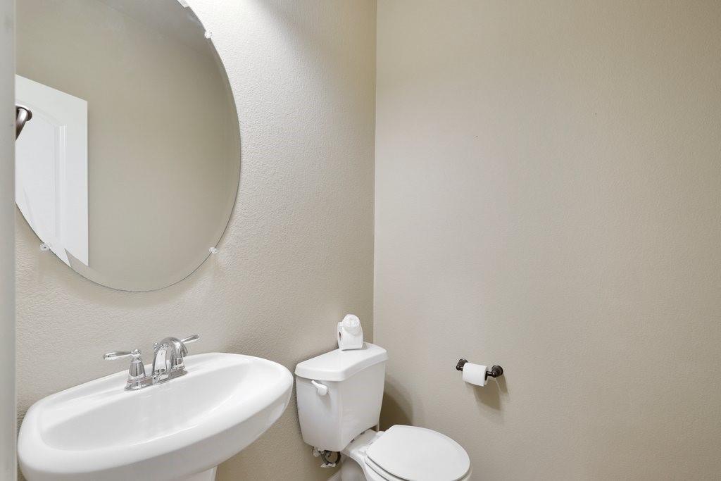 119 Colthorpe Ln, Hutto, TX 78634