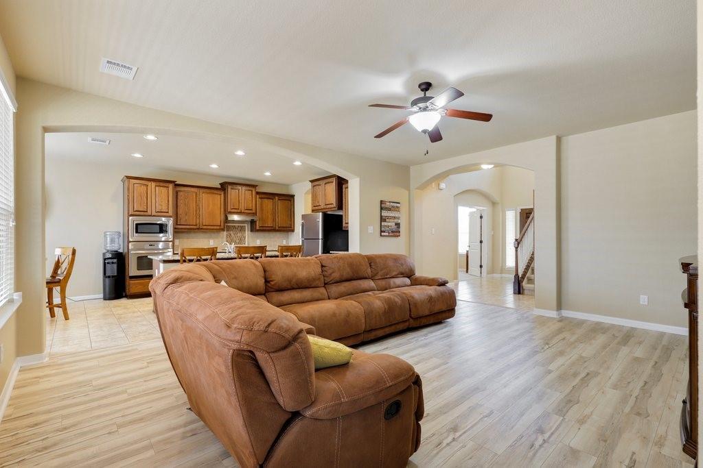 119 Colthorpe Ln, Hutto, TX 78634