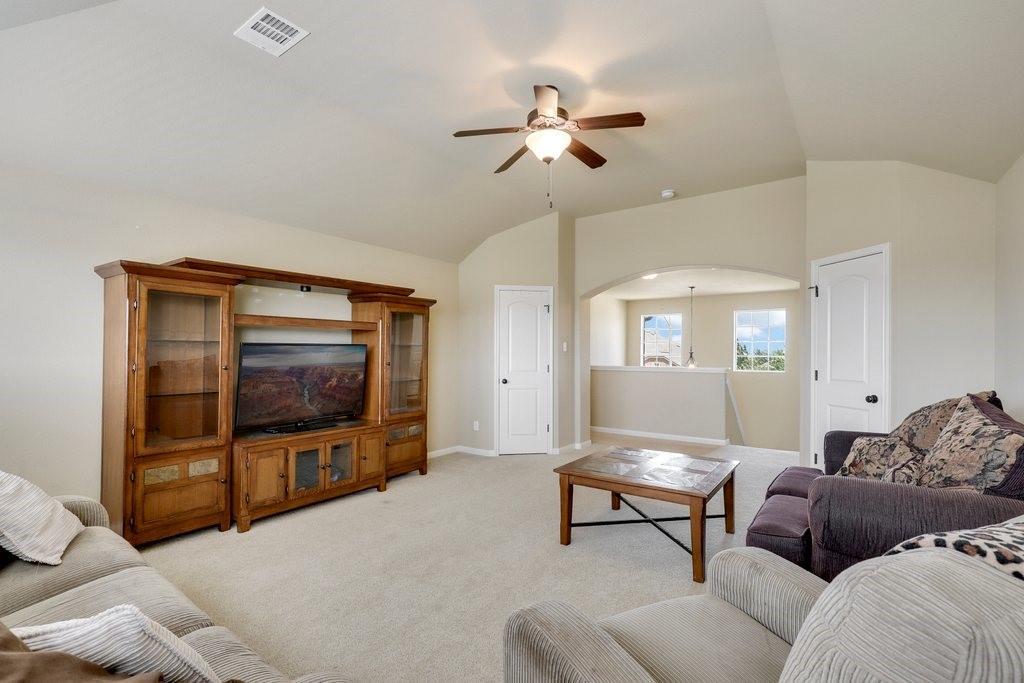 119 Colthorpe Ln, Hutto, TX 78634