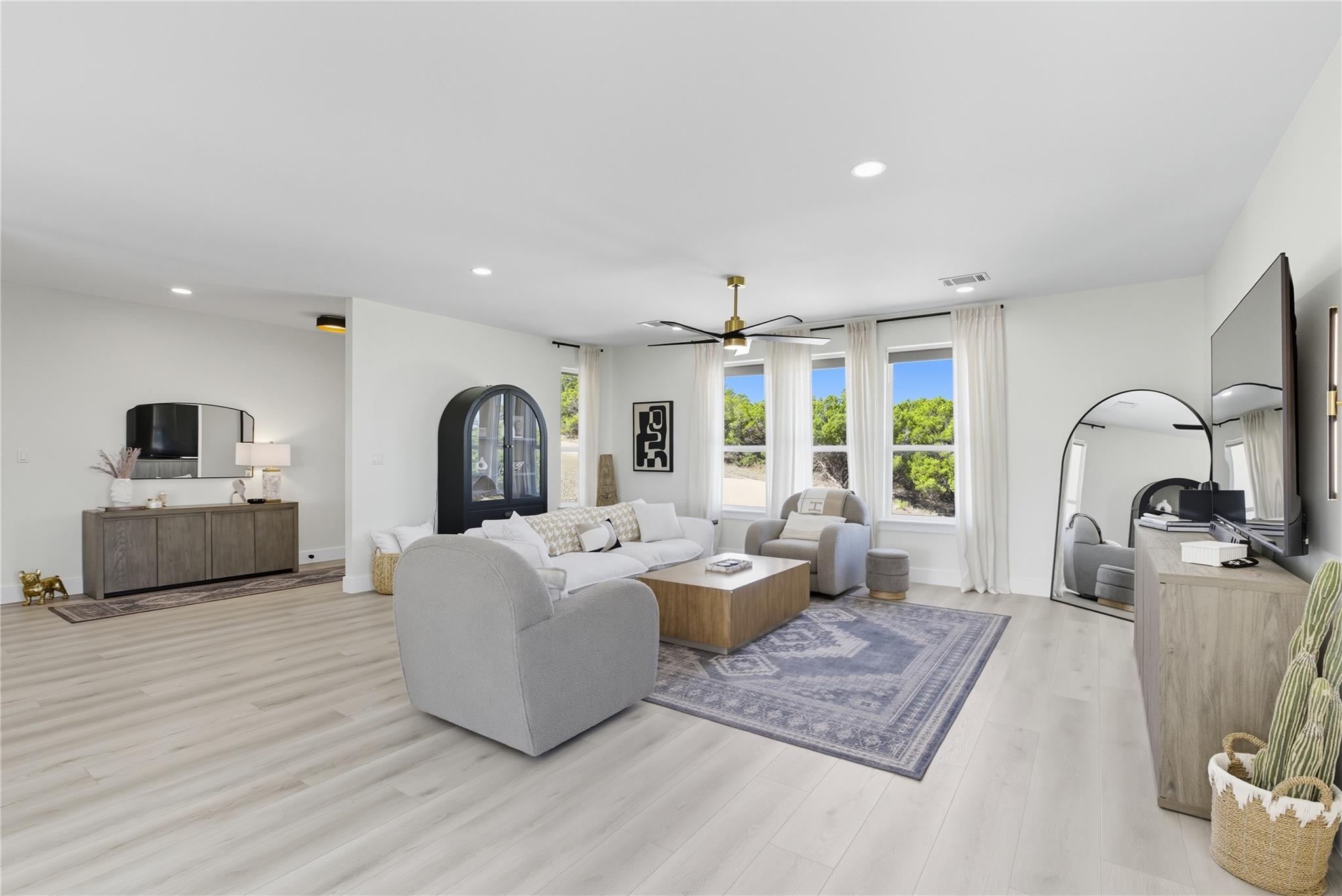 8303 Tombstone Cv, Lago Vista, TX 78645