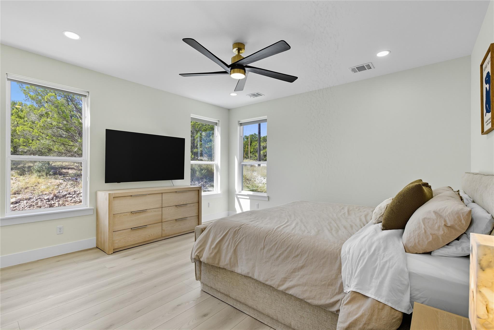 8303 Tombstone Cv, Lago Vista, TX 78645