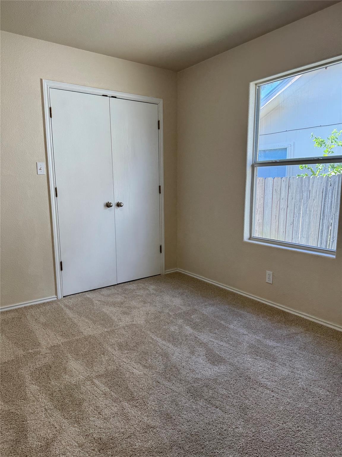 400 Blue Shale Dr, Jarrell, TX 76537