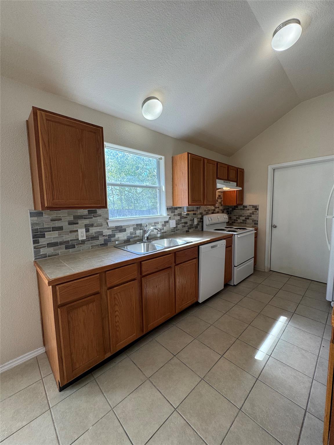 400 Blue Shale Dr, Jarrell, TX 76537