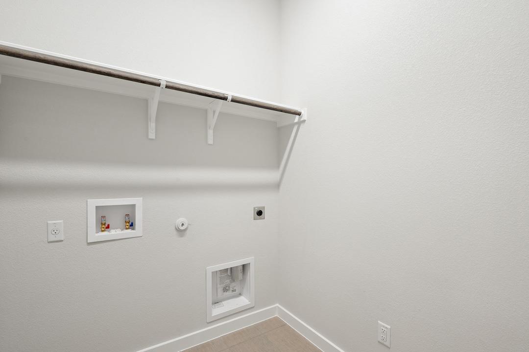 1023 North Roger Hanks Parkway, Dripping Springs, TX 78620