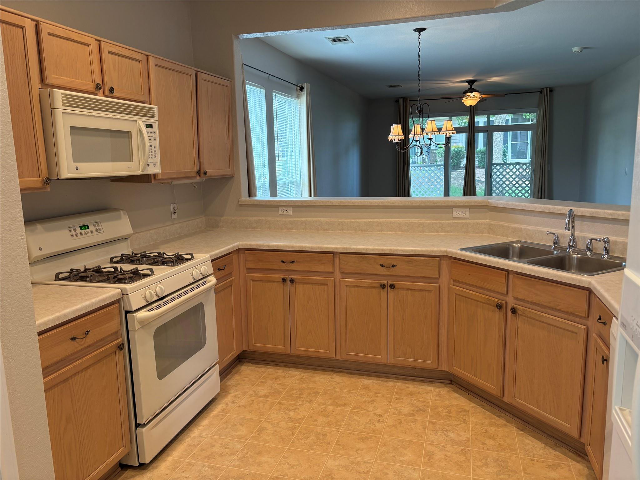 106 Bowie Cir, Georgetown, TX 78633