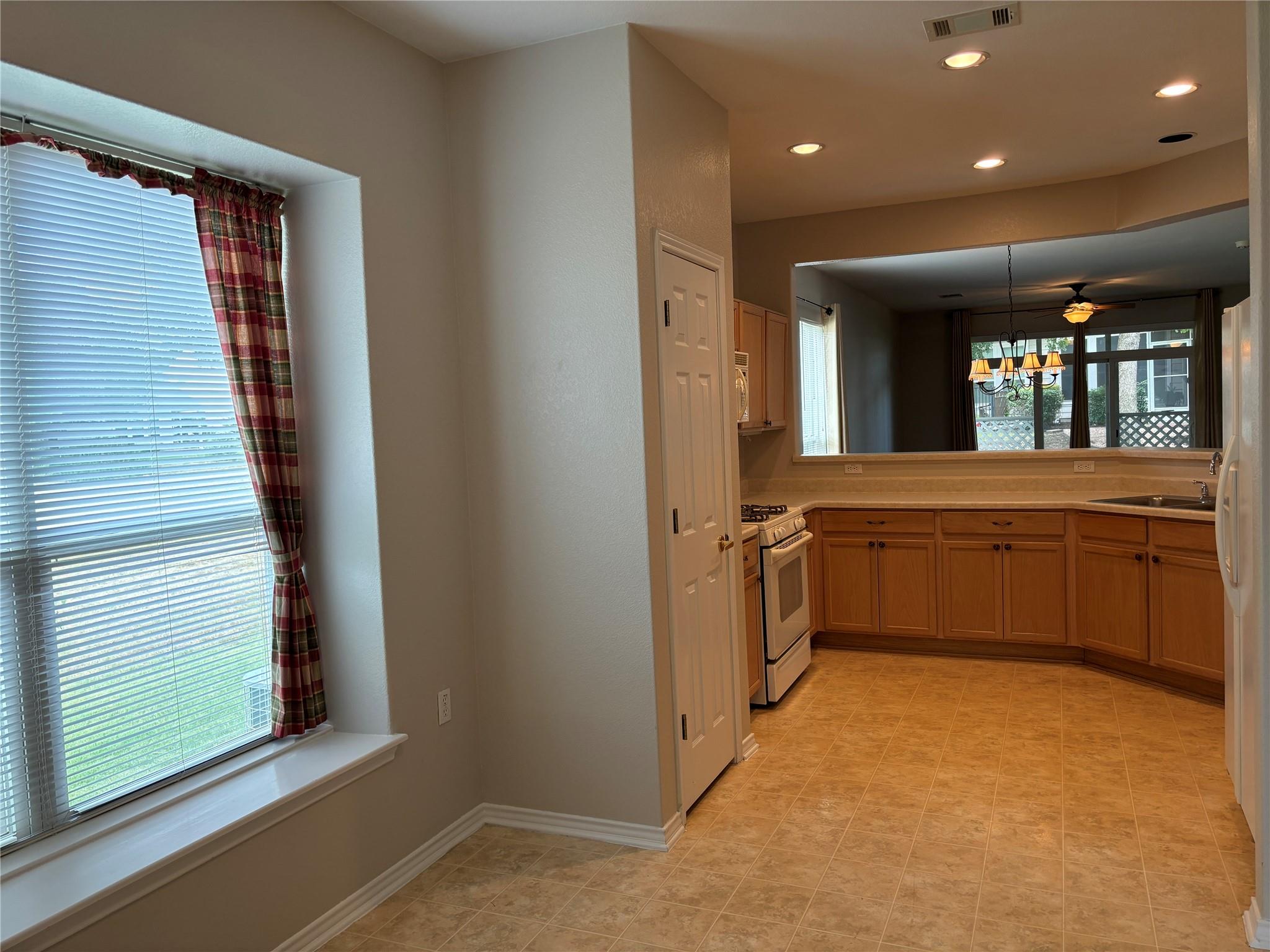 106 Bowie Cir, Georgetown, TX 78633