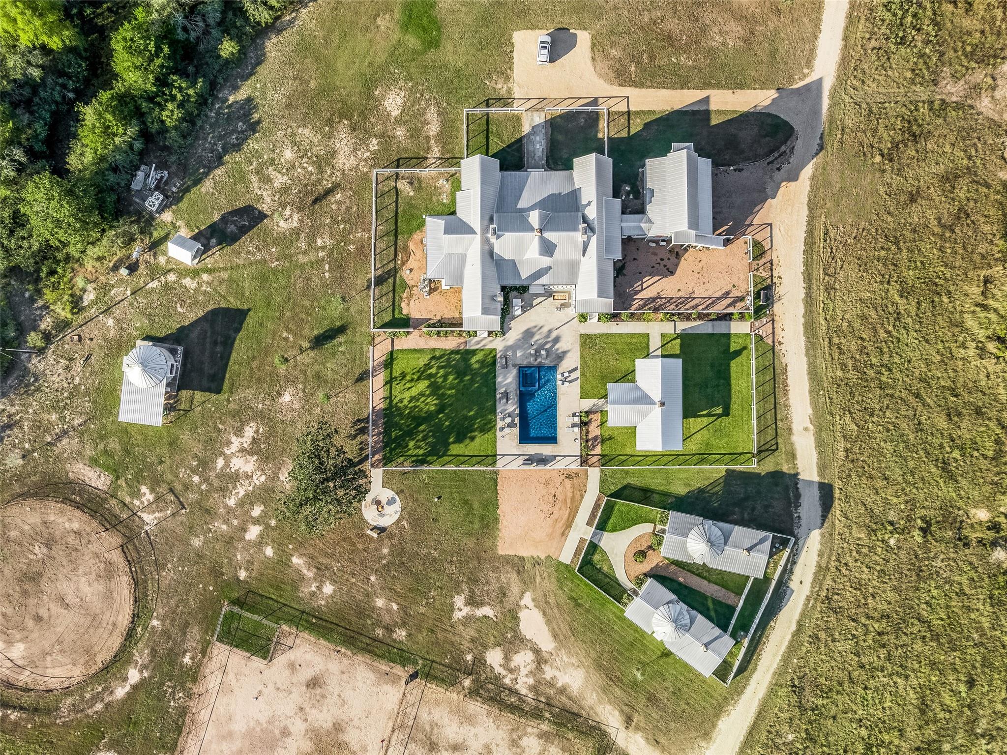 314 Big Sky Ranch Rd, Smithville, TX 78957