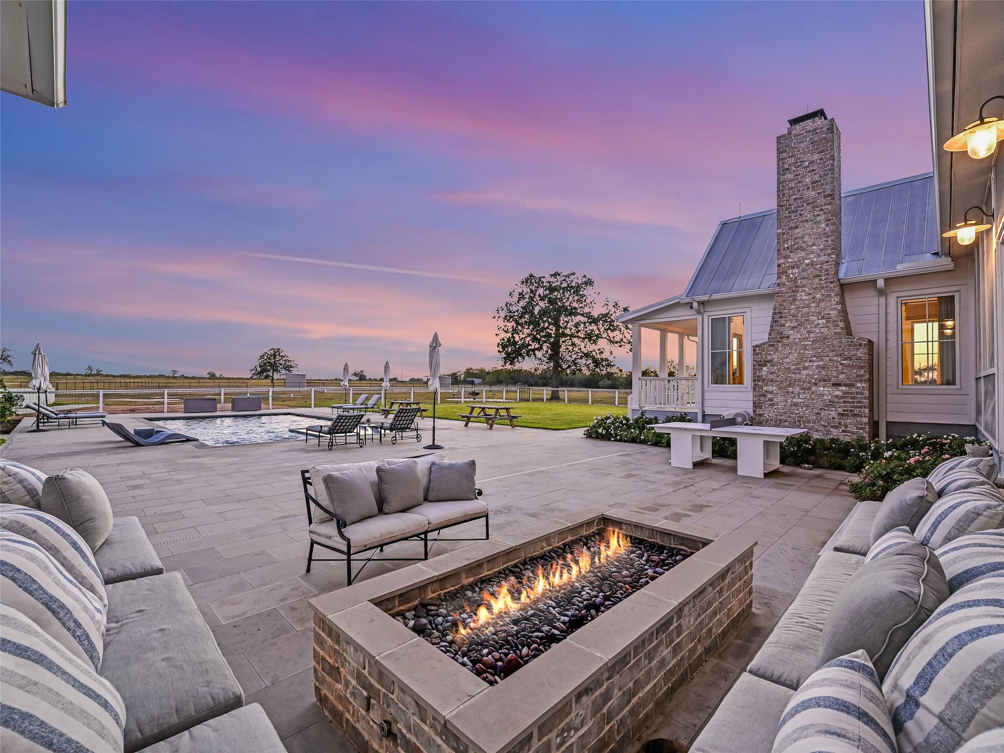 314 Big Sky Ranch Rd, Smithville, TX 78957