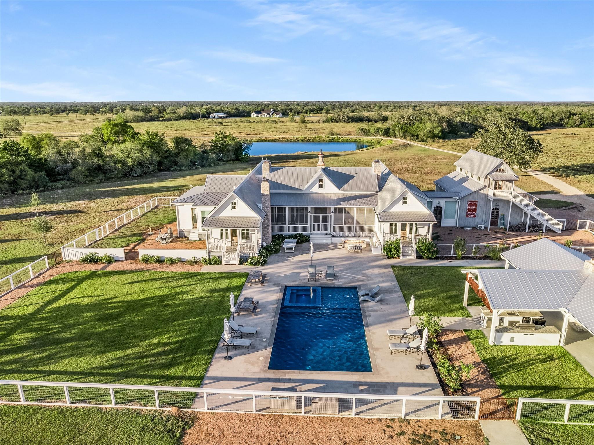 314 Big Sky Ranch Rd, Smithville, TX 78957