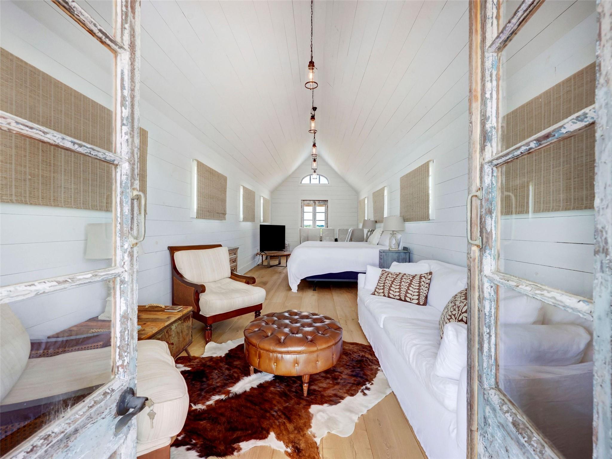 314 Big Sky Ranch Rd, Smithville, TX 78957