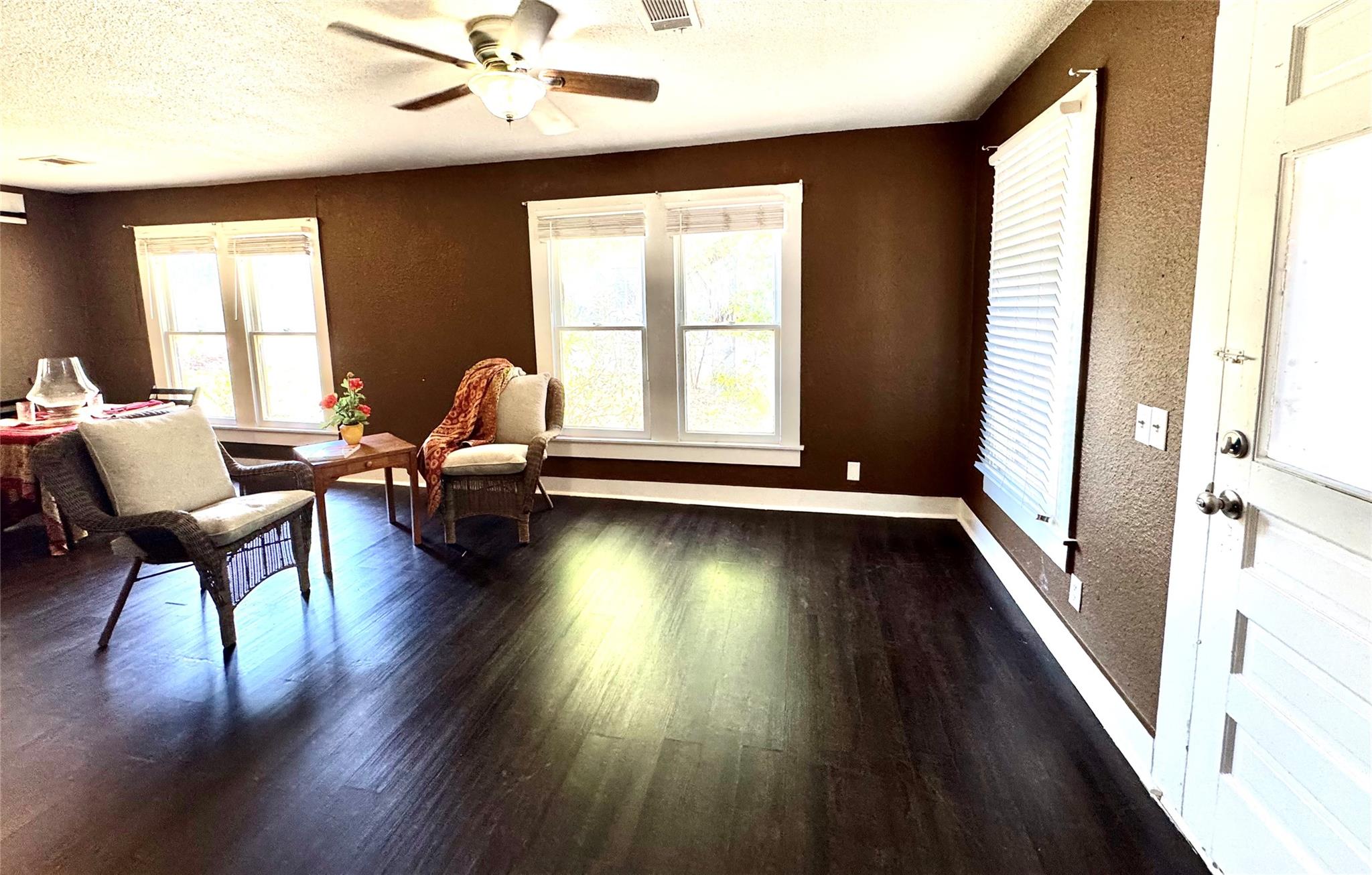 515 N Lampasas St, Bertram, TX 78605