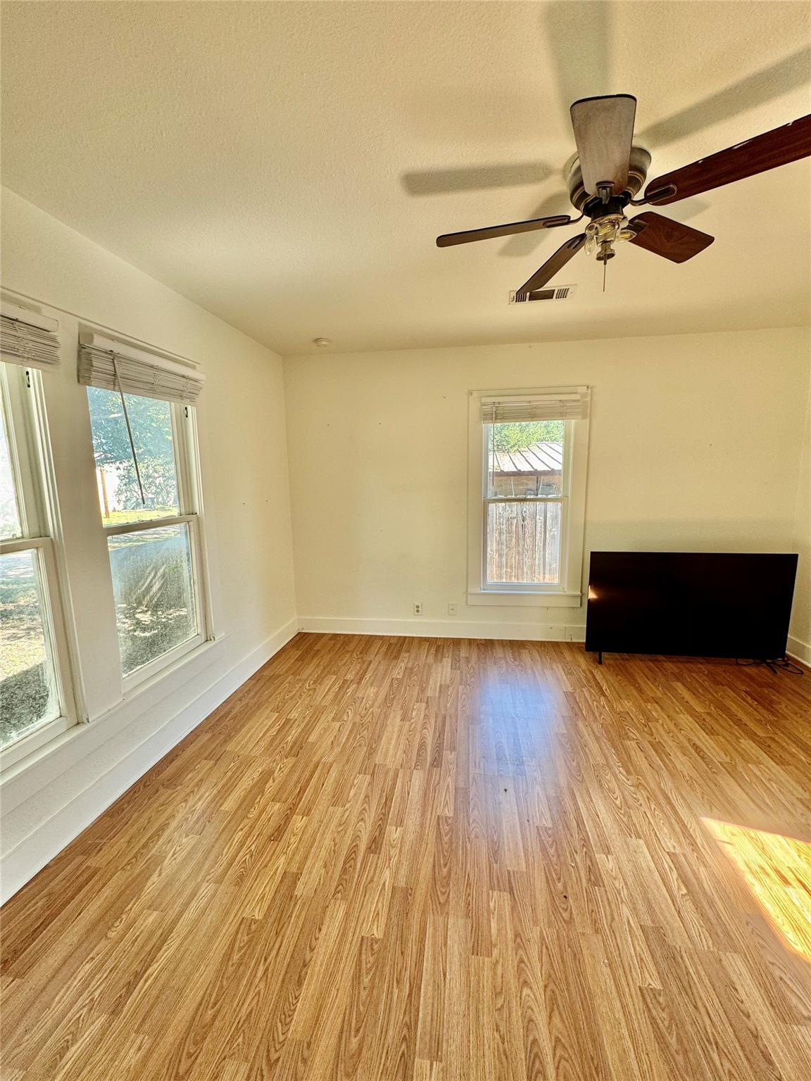 515 N Lampasas St, Bertram, TX 78605