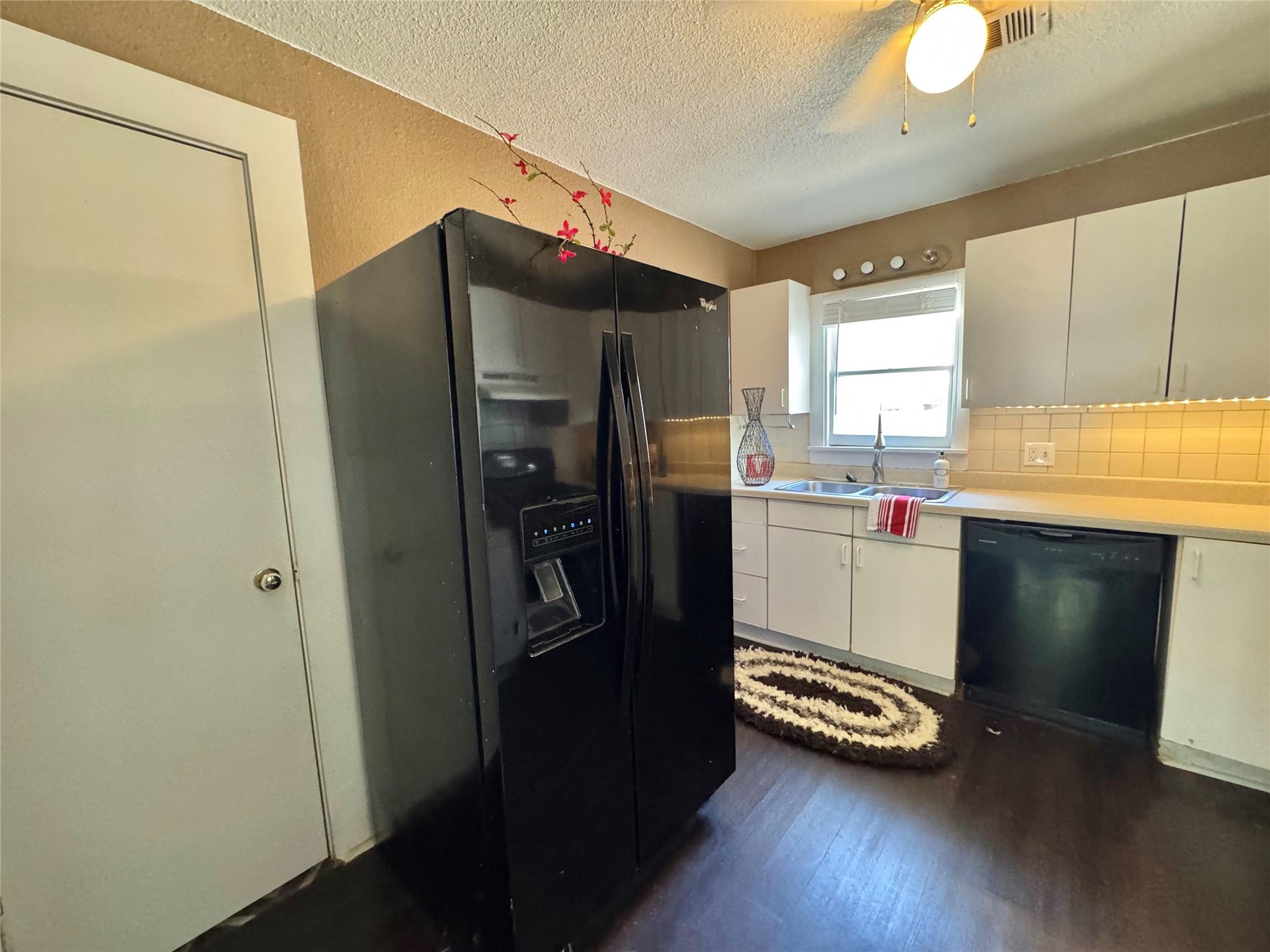 515 N Lampasas St, Bertram, TX 78605