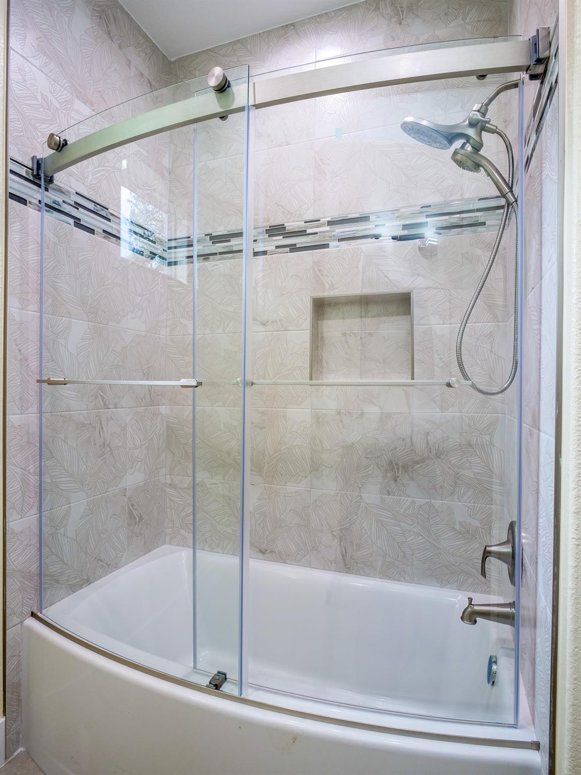 1415 Bluebonnet Dr, Marble Falls, TX 78654