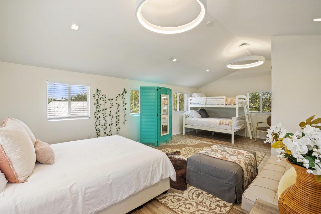 4607 R O Dr, Spicewood, TX 78669